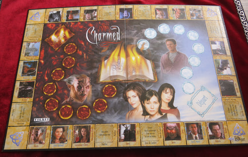 Charmed 2001 : Le Livre des Ombres - Cadeaux officiels de la série télévisée Charmed