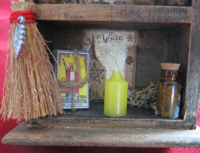 Etagère sorcellerie, Balai de sorcière, tarot miniature | Cabinet de sorcellerie| Kit de démarrage miniature de sorcière | Kit miniature d’autel | Cabinet de sorcellerie