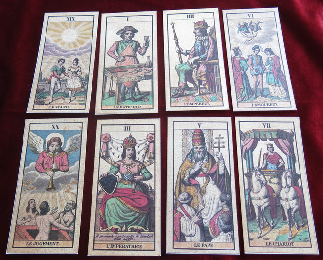 Cartes d'histoire du tarot : Les tarots 2006 de Laura Tuan