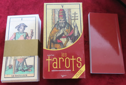 Cartes d'histoire du tarot : Les tarots 2006 de Laura Tuan