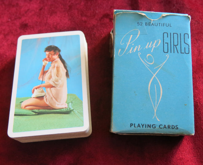 Danemark Pin up girls jouant aux cartes - Sexy Nudes girls - Danemark jeu de cartes vintage - années 50